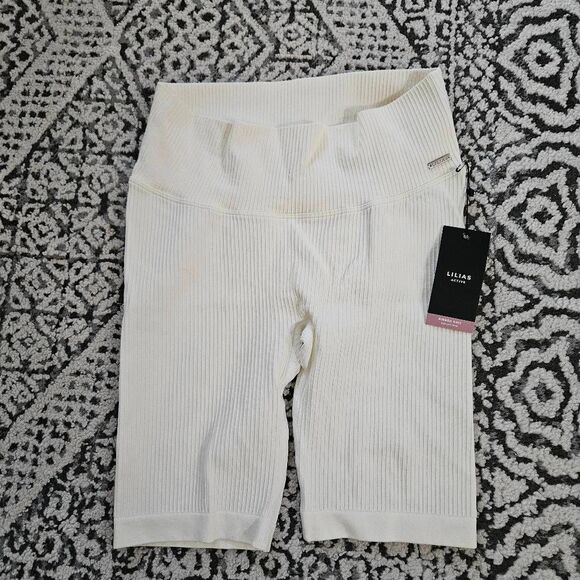 Lilia's Active Rib Knit Biker Shorts Size Medium in Cream - Picture 1 of 6